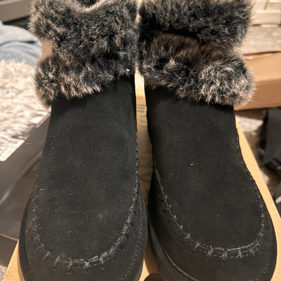 New Bearpaw Black Suede Boots with Faux Fur size 8 - Picture 5 of 10